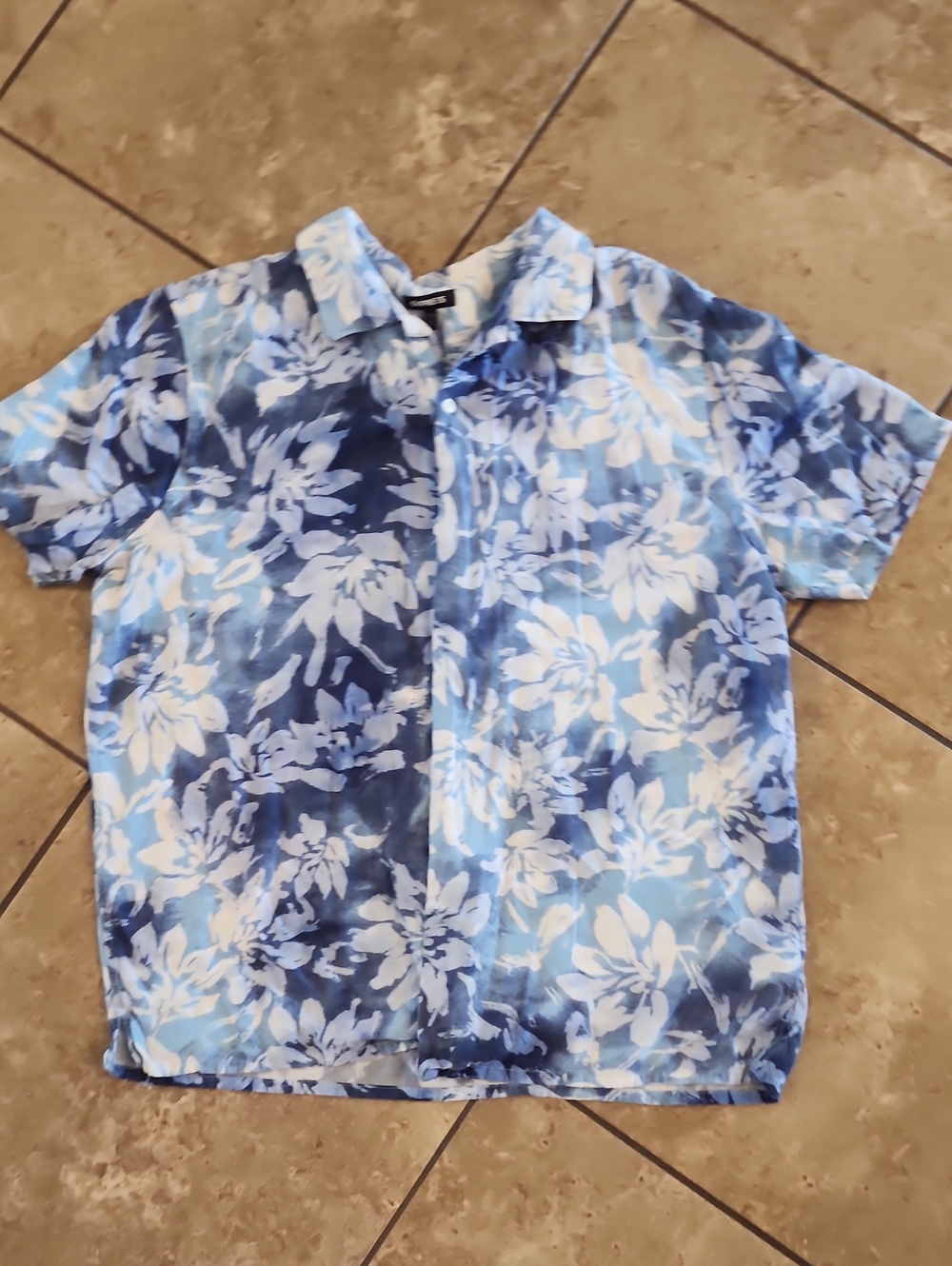 XL Men's EXPRESS Short-Sleeve Floral Button-Up Shirt in Blue